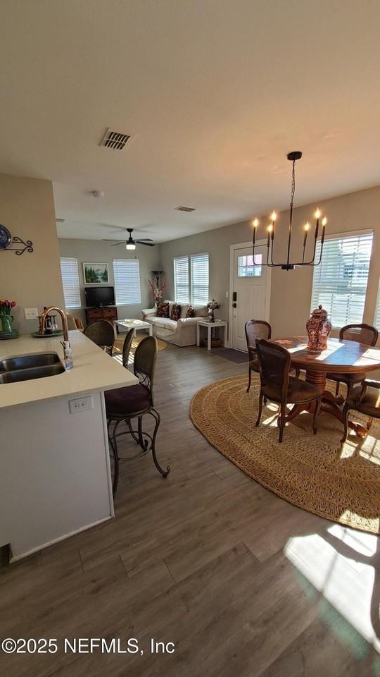 410 Center St - Photo 6 of 13