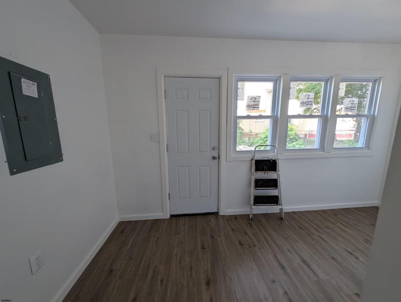 1009 N Michigan Ave - Photo 6 of 14