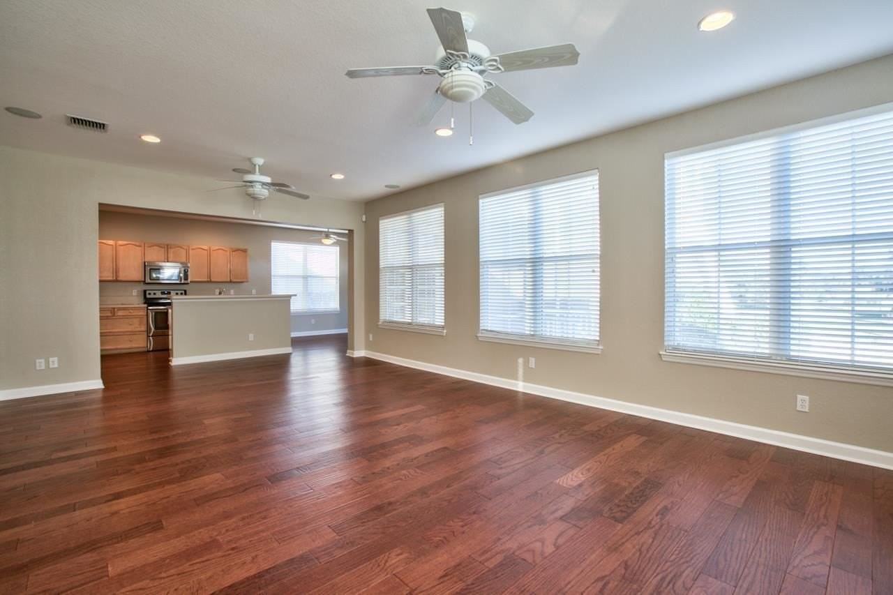 2106 Merrifield Ln - Photo 4 of 22