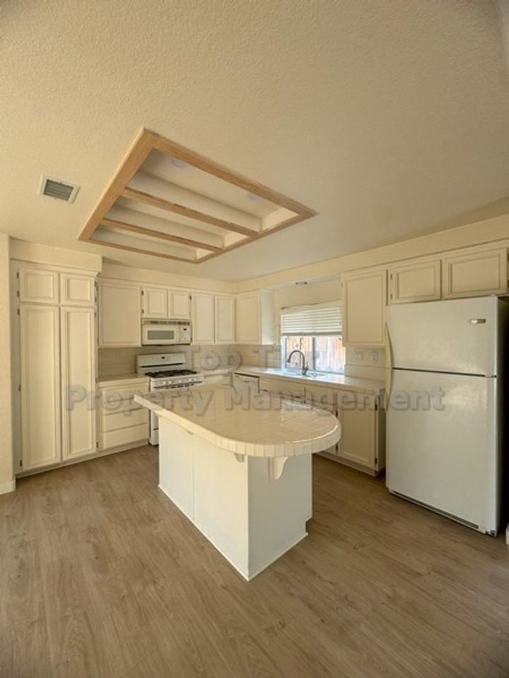 4458 Old River St - Photo 3 of 13