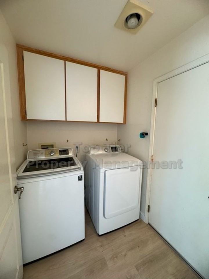 4458 Old River St - Photo 4 of 13