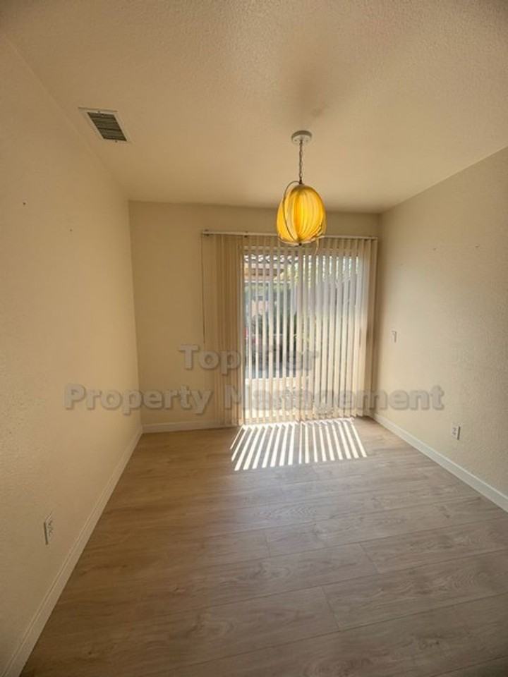 4458 Old River St - Photo 5 of 13