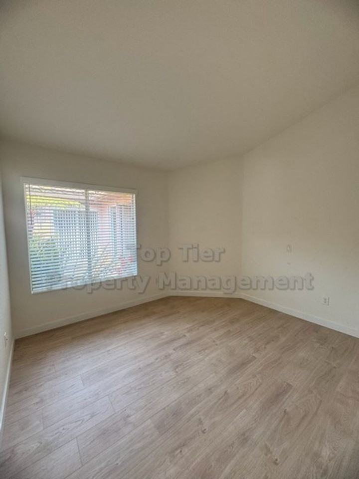 4458 Old River St - Photo 6 of 13