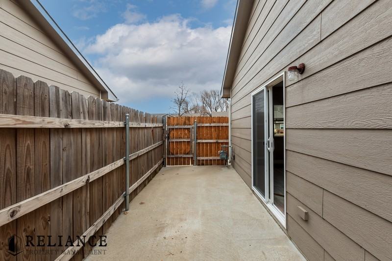 5521 S Victoria St - Photo 3 of 21