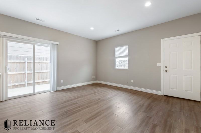 5521 S Victoria St - Photo 7 of 21
