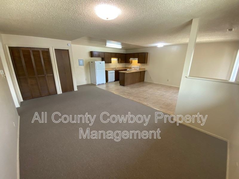 1314 E Gibbon St #E13 - Photo 3 of 10