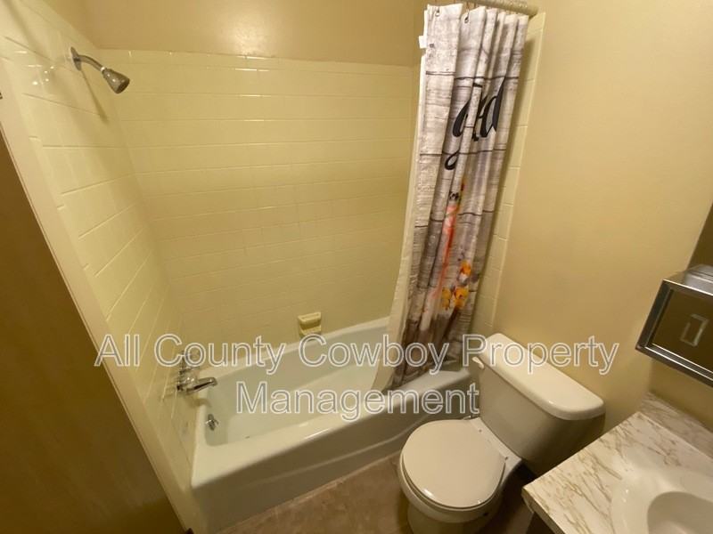 1314 E Gibbon St #E13 - Photo 5 of 10