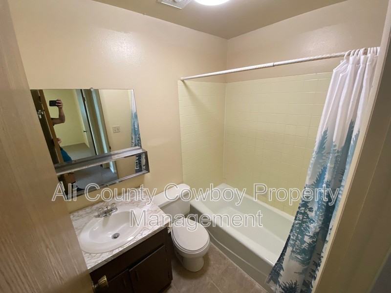 1314 E Gibbon St #E13 - Photo 7 of 10