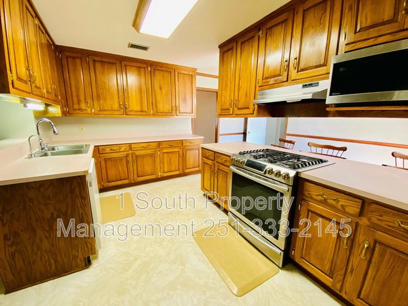 4663 Rosewood Dr - Photo 2 of 24