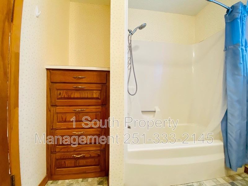 4663 Rosewood Dr - Photo 3 of 24
