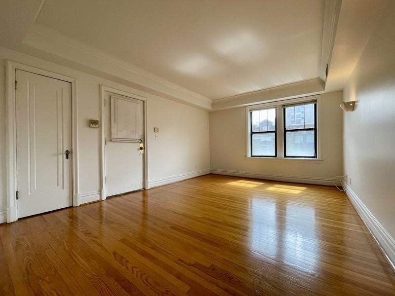 6242 Southwood Avenue - Photo 3 of 15