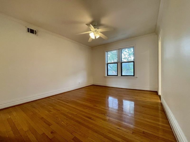 6242 Southwood Avenue - Photo 4 of 15