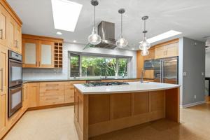 featured image of 2640 Sw Vista Dr