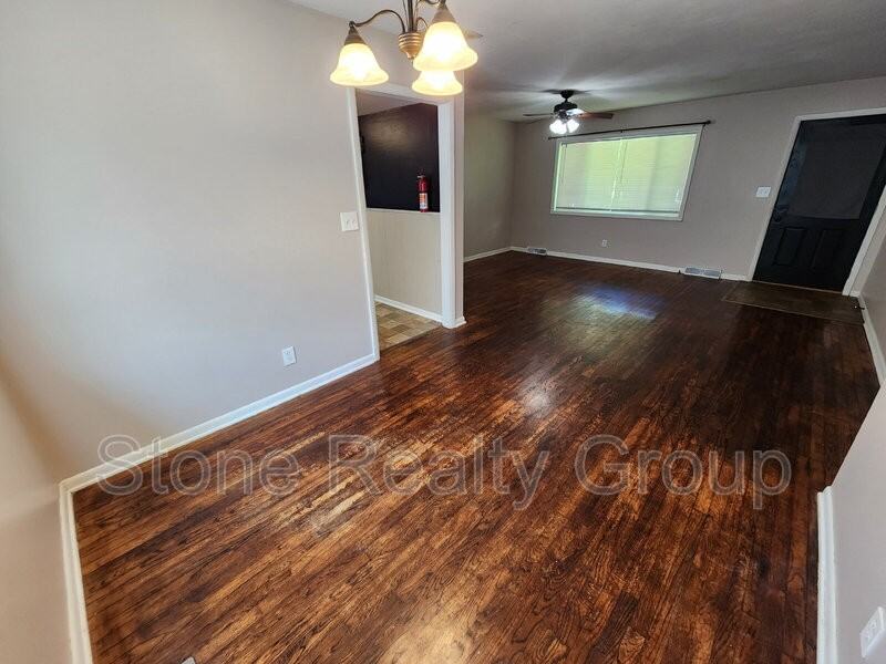 2401 E Harlan Dr - Photo 4 of 15