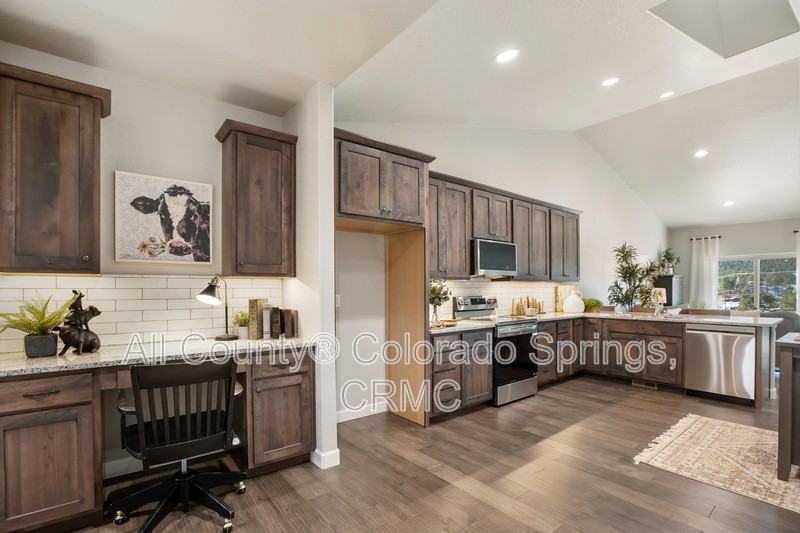 519 Brecken Ct - Photo 3 of 18