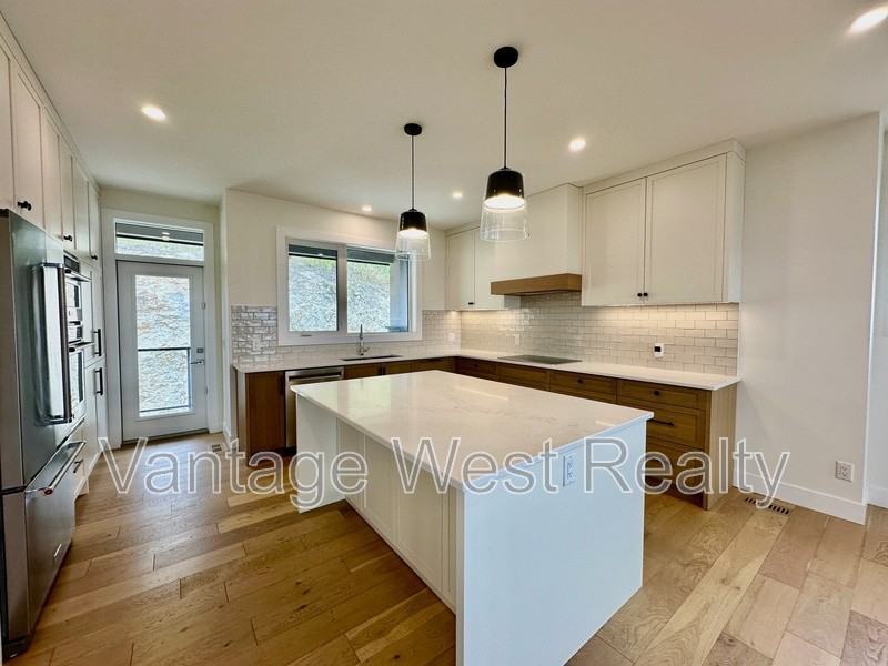 713 Deans Dr - Photo 2 of 43