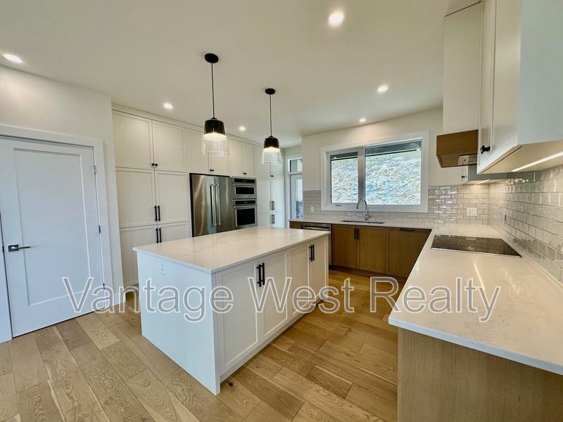 713 Deans Dr - Photo 3 of 43