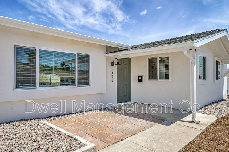 1243 Purdy St - Photo 2 of 30