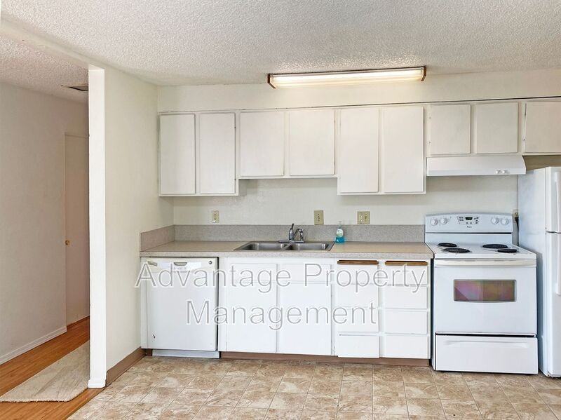 975 Nw Garfield Ave #6 - Photo 3 of 39