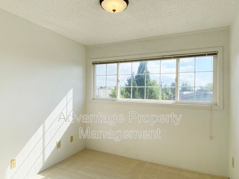 975 Nw Garfield Ave #6 - Photo 6 of 39