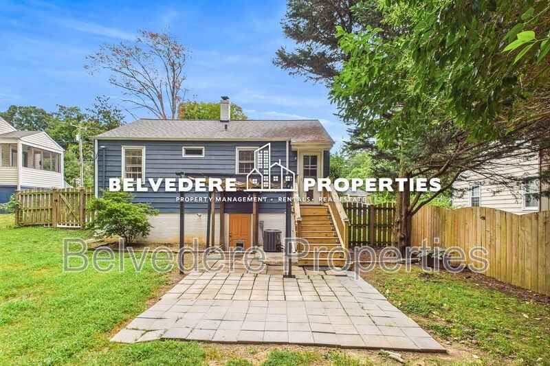 1003 Cleburne St - Photo 3 of 30