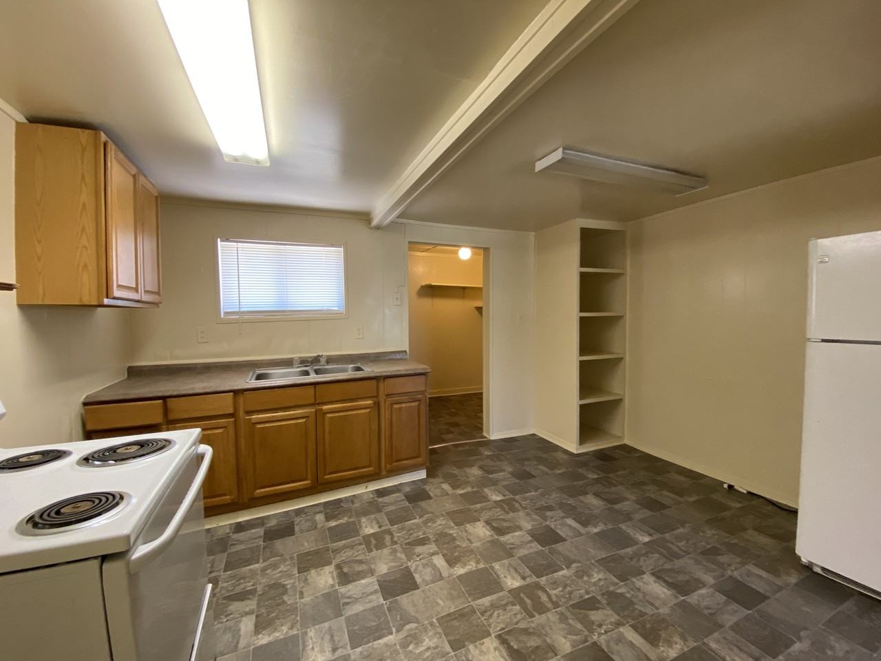 204 Campbell Ave - Photo 3 of 8