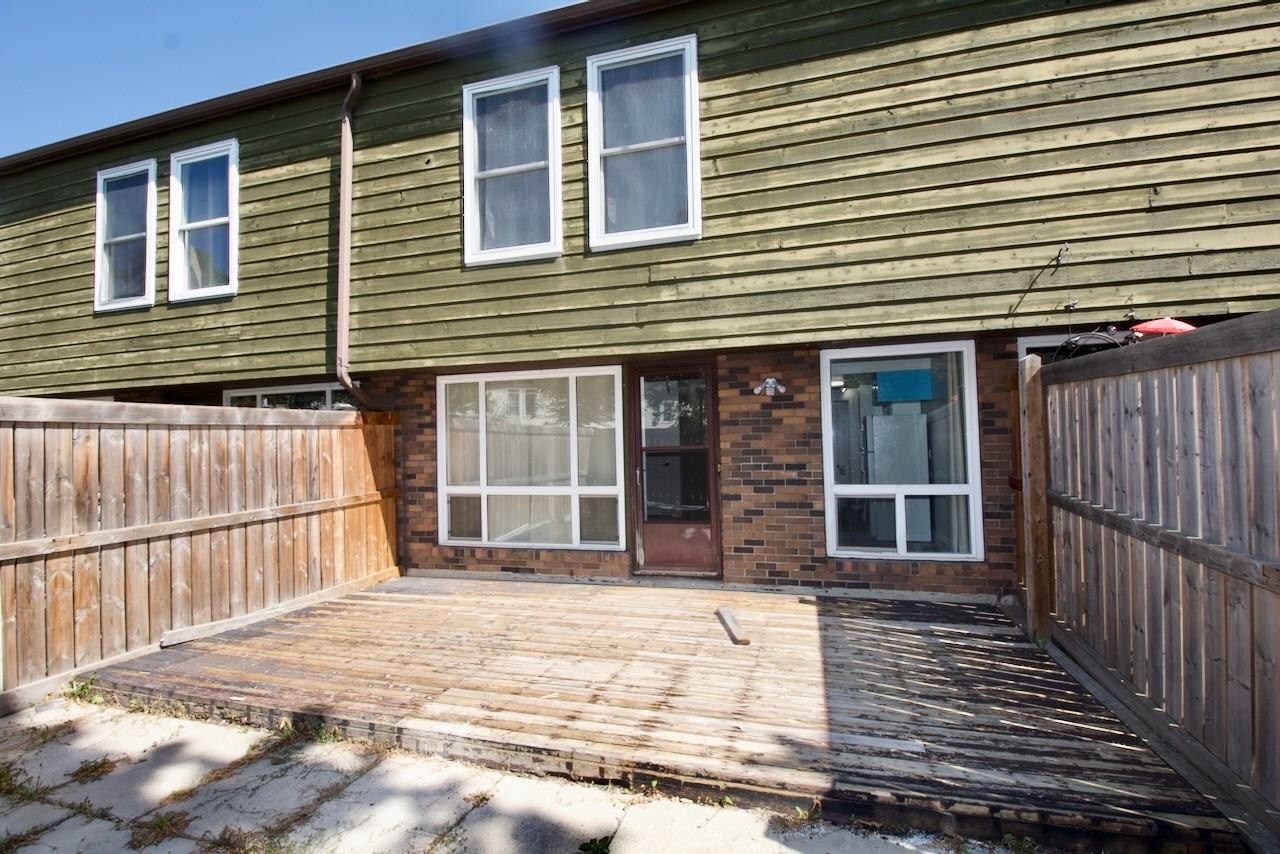 544 Abbottsfield Rd Nw - Photo 2 of 25