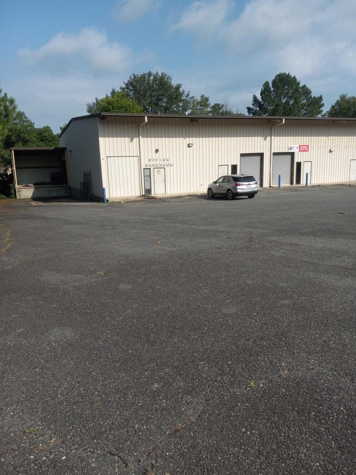 5765 Miller Ct - Photo 3 of 7