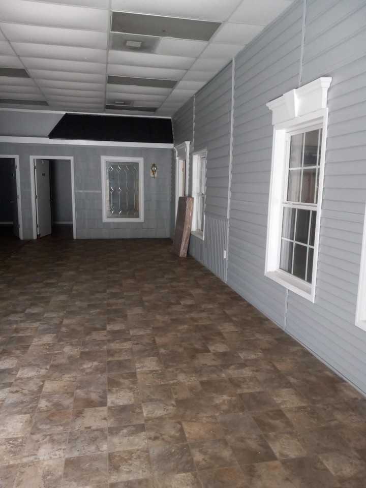 5765 Miller Ct - Photo 5 of 7