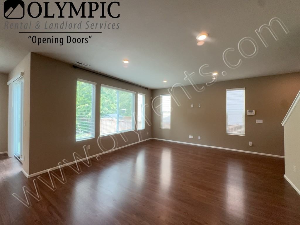 8804 Jayden St Ne - Photo 3 of 31