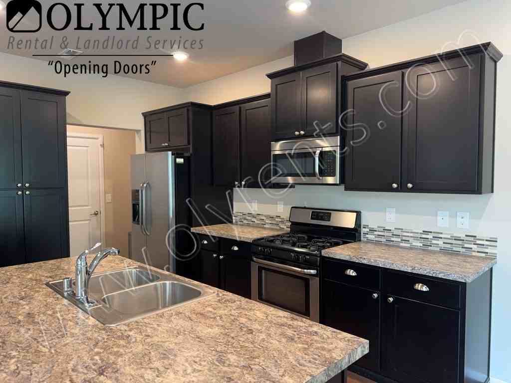 8804 Jayden St Ne - Photo 4 of 31