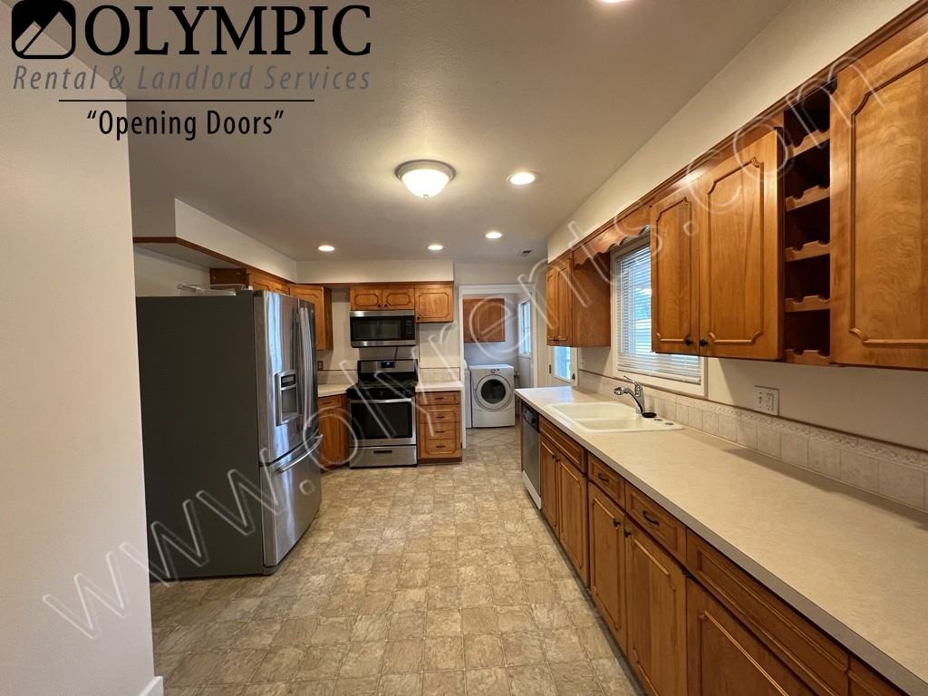 1401 Division St Nw - Photo 5 of 32