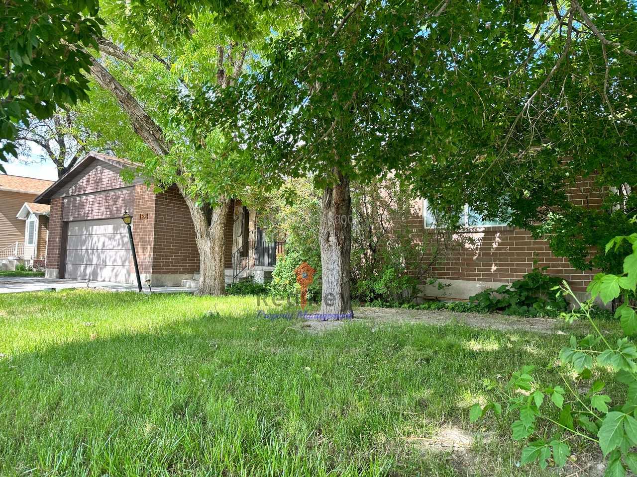 128 Country Club Dr - Photo 2 of 23