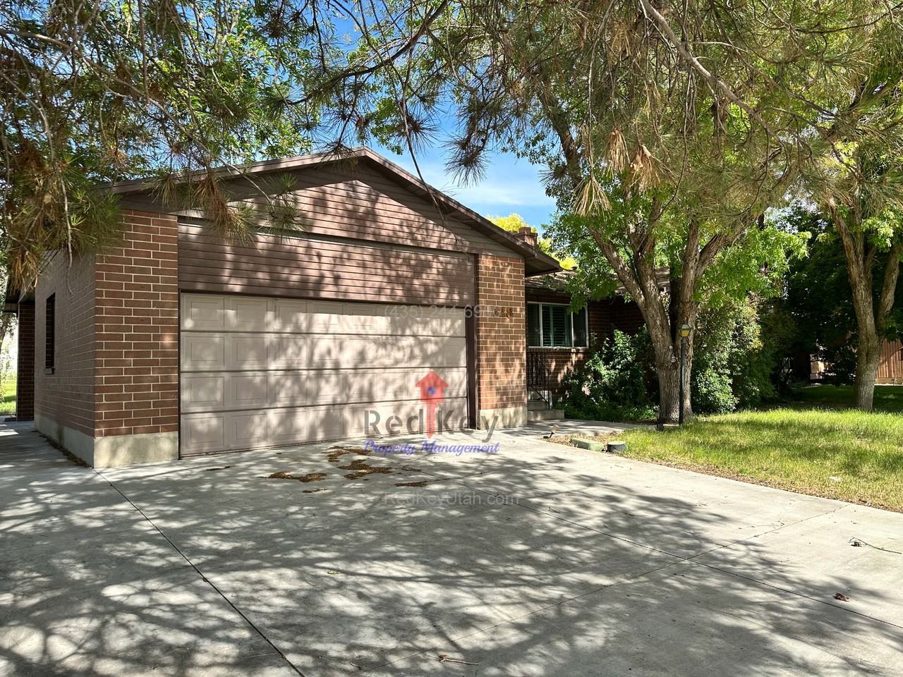 128 Country Club Dr - Photo 3 of 23