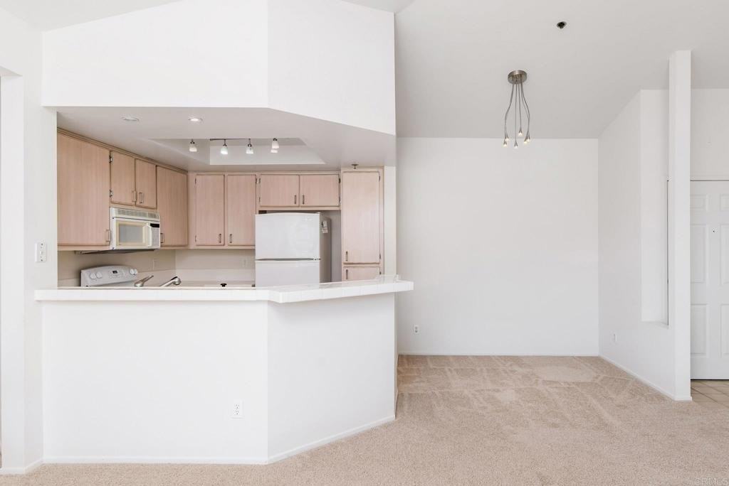 640 Camino De La Reina - Photo 2 of 4