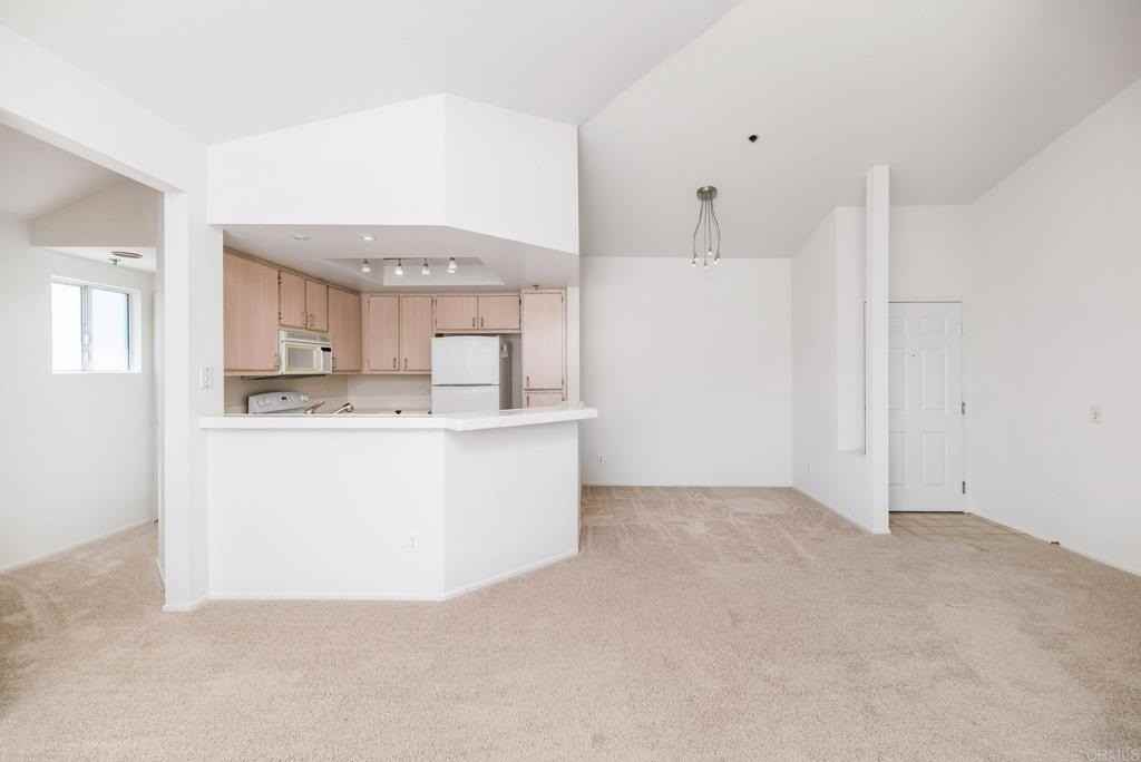 640 Camino De La Reina - Photo 3 of 4