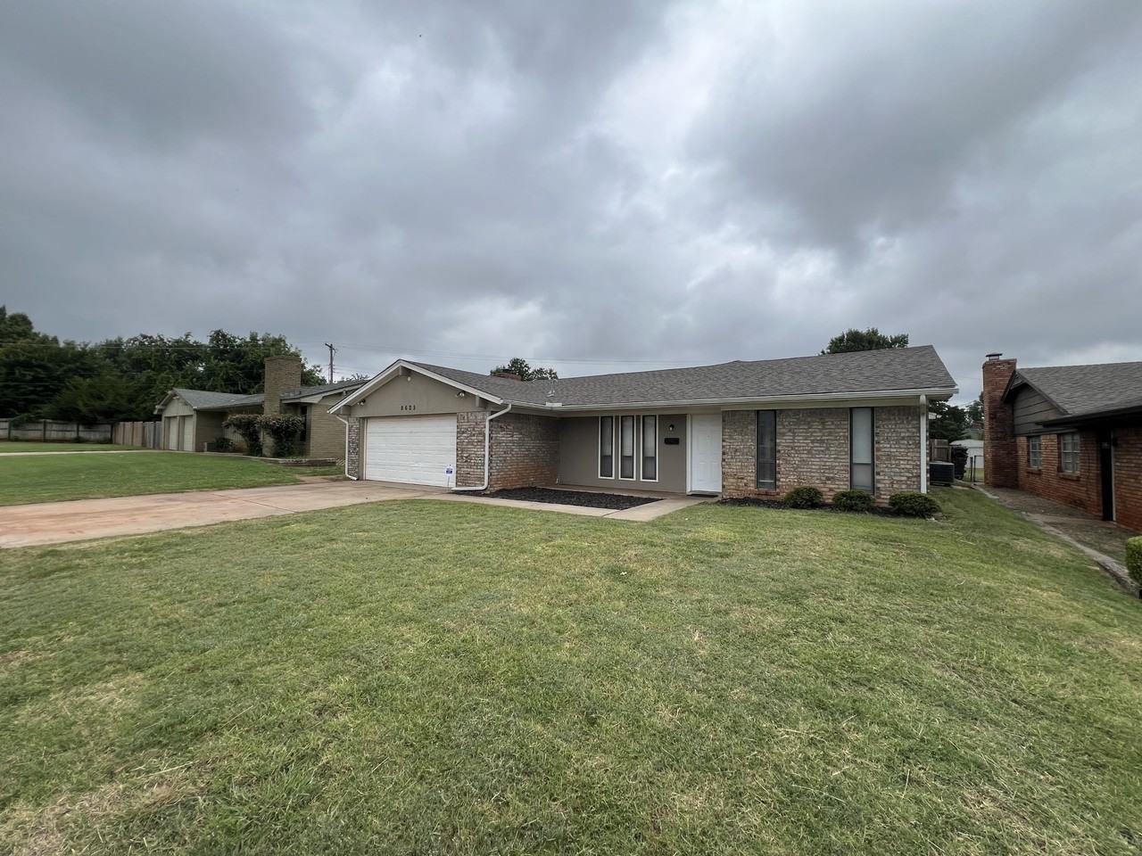 8625 Lakeaire Dr - Photo 2 of 17