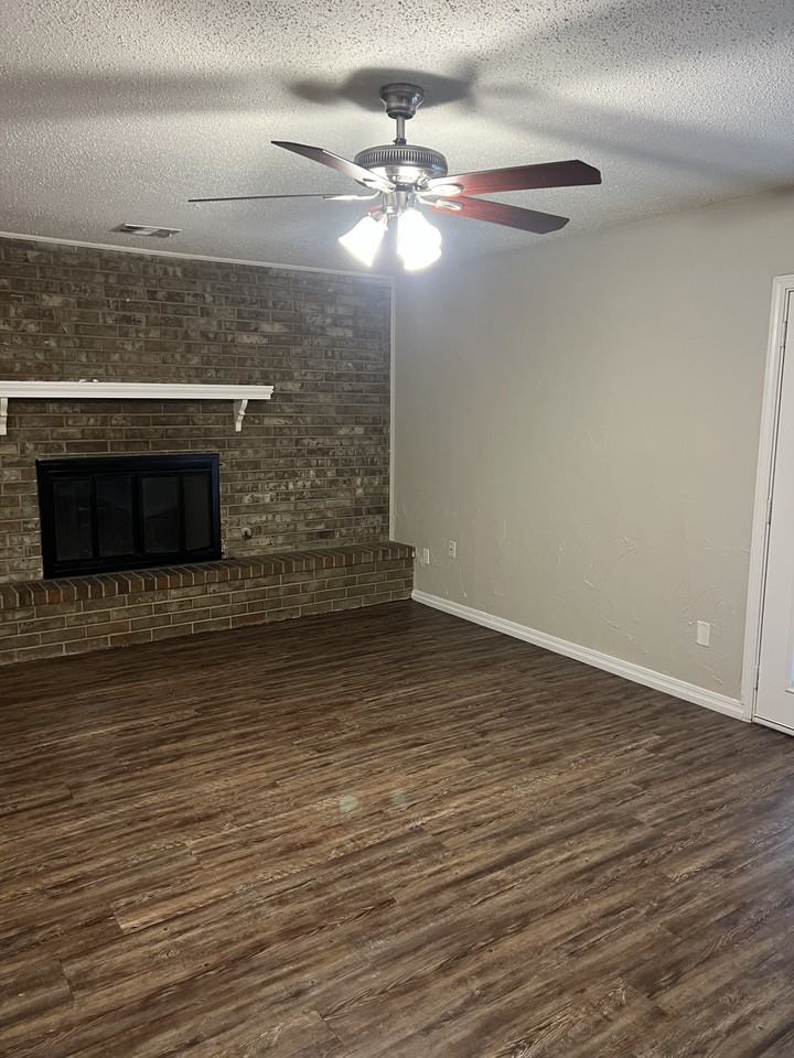 8625 Lakeaire Dr - Photo 3 of 17