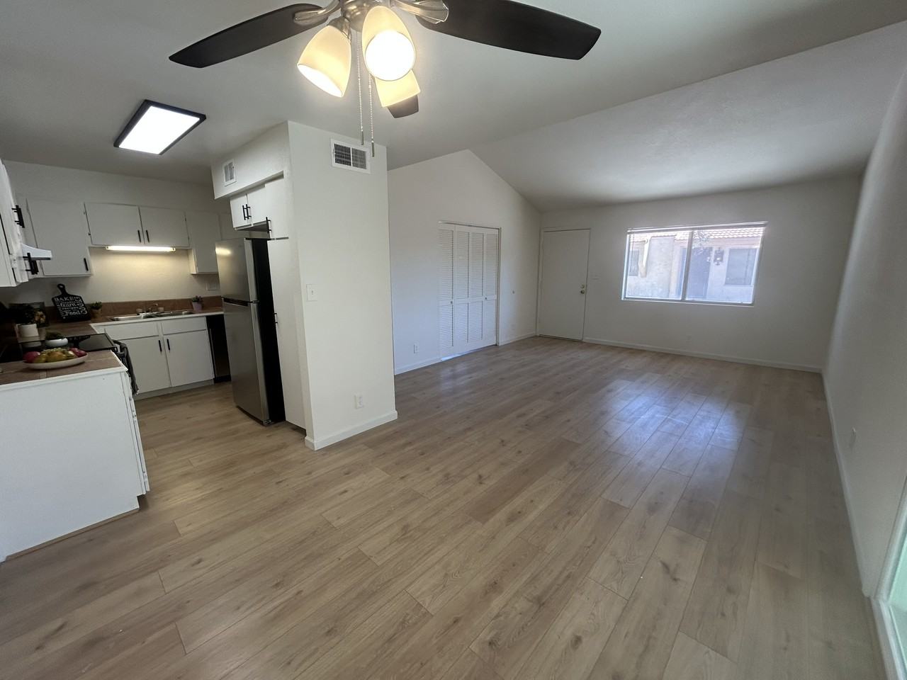 6342 N 47th Ave - Photo 5 of 16