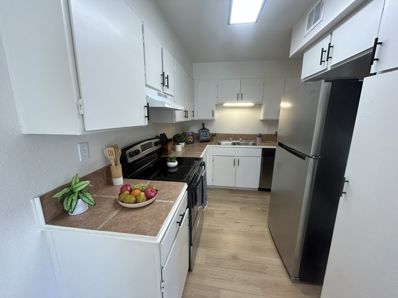 6342 N 47th Ave - Photo 6 of 16