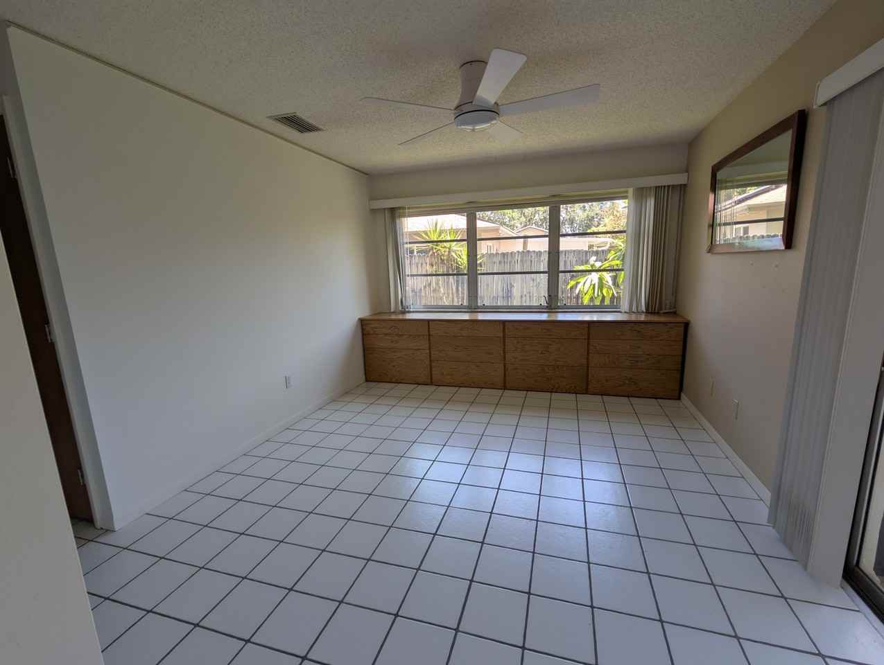 2559 Redwood Cir - Photo 3 of 12