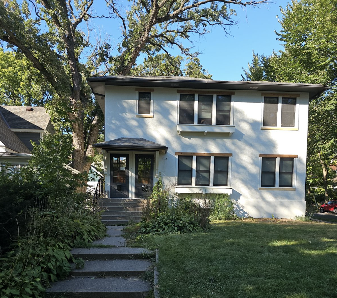 136 Melbourne Ave Se #1 - Photo 2 of 15