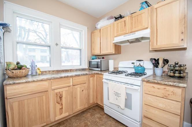 136 Melbourne Ave Se #1 - Photo 3 of 15