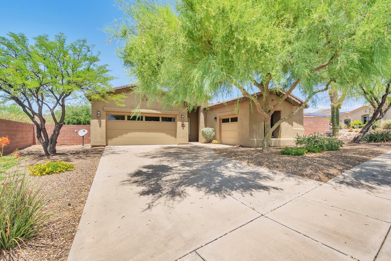 13135 N Kenosha Bluff Dr - Photo 2 of 25