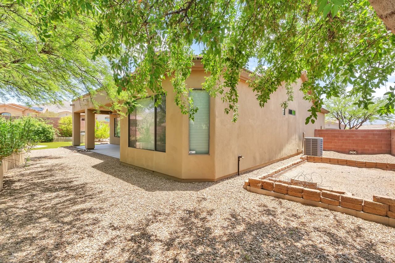 13135 N Kenosha Bluff Dr - Photo 3 of 25