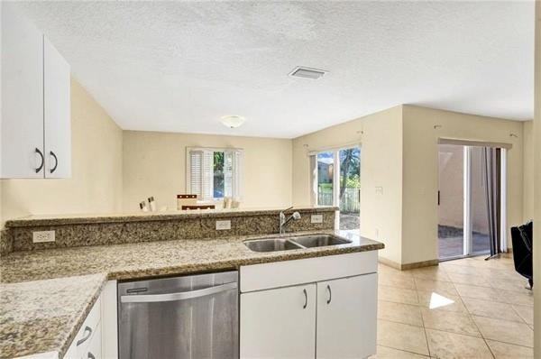 4050 Eastridge Drive - Photo 3 of 10