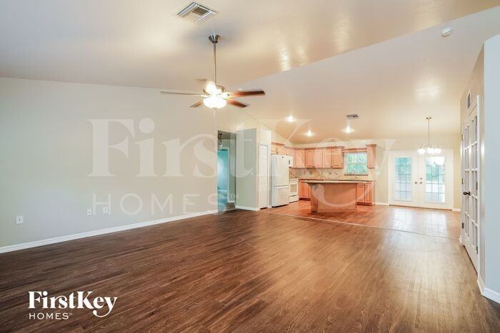 711 Bennington Dr - Photo 2 of 15