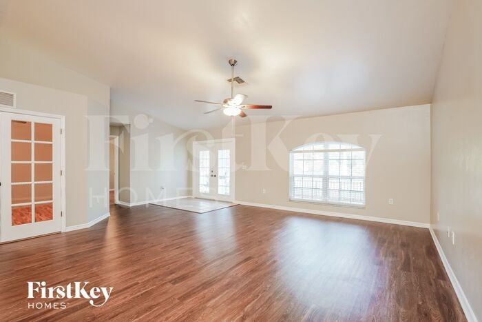 711 Bennington Dr - Photo 3 of 15