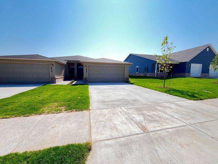 6608 Nw Brickhaven St - Photo 3 of 24