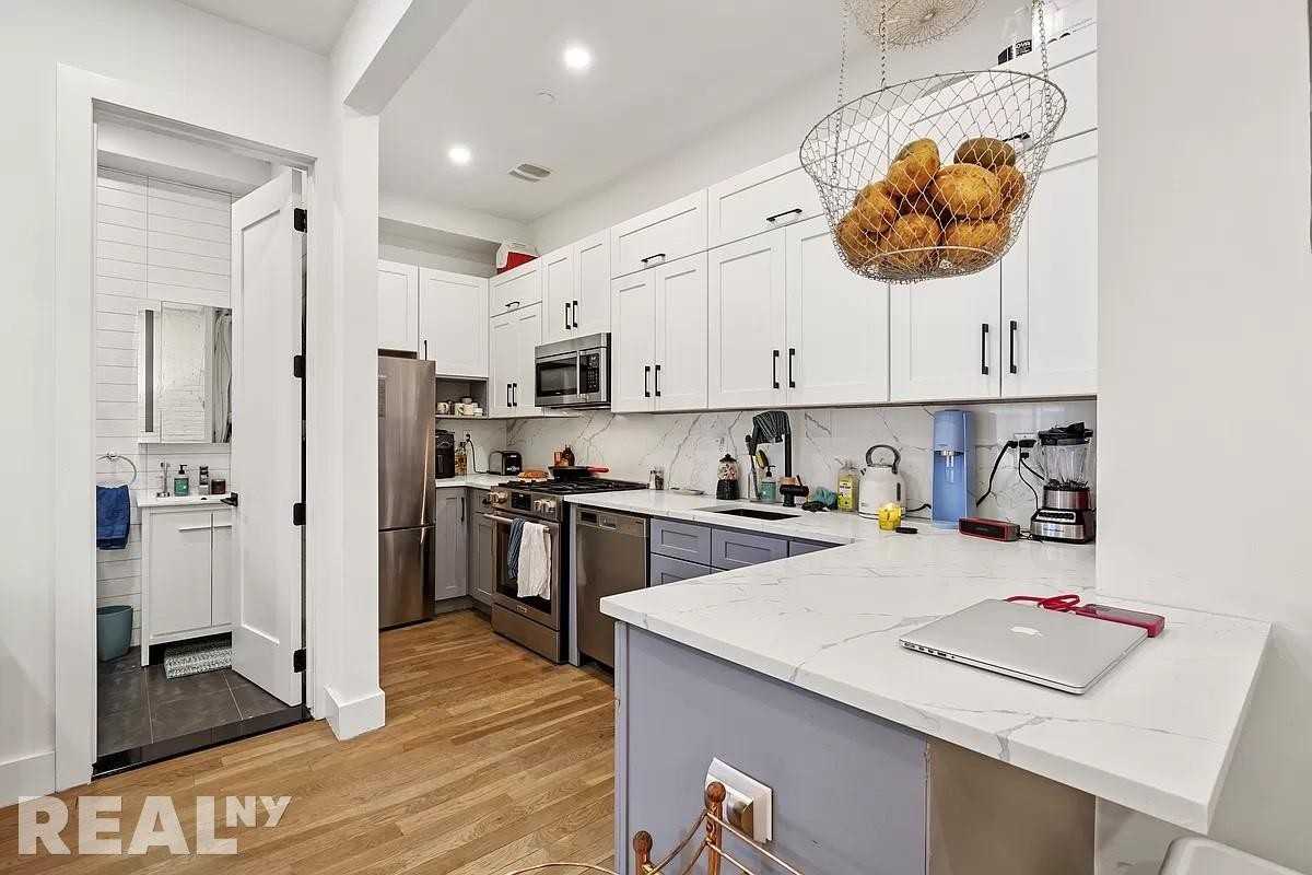 Dekalb Ave #4R - Photo 2 of 7